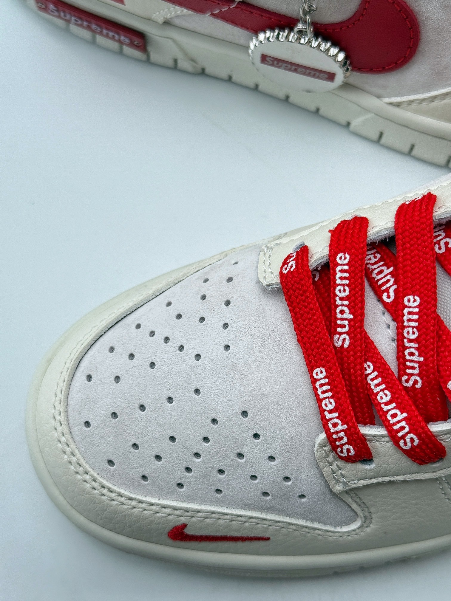 Nike SB Dunk Low x Supreme