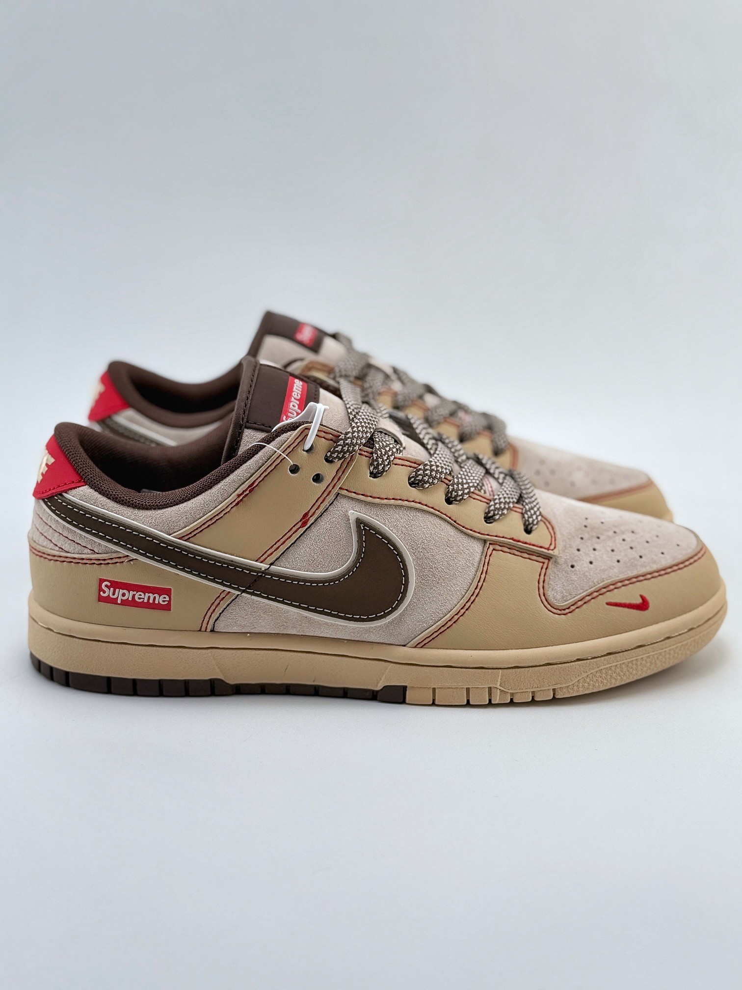 Nike SB Dunk Low x Supreme