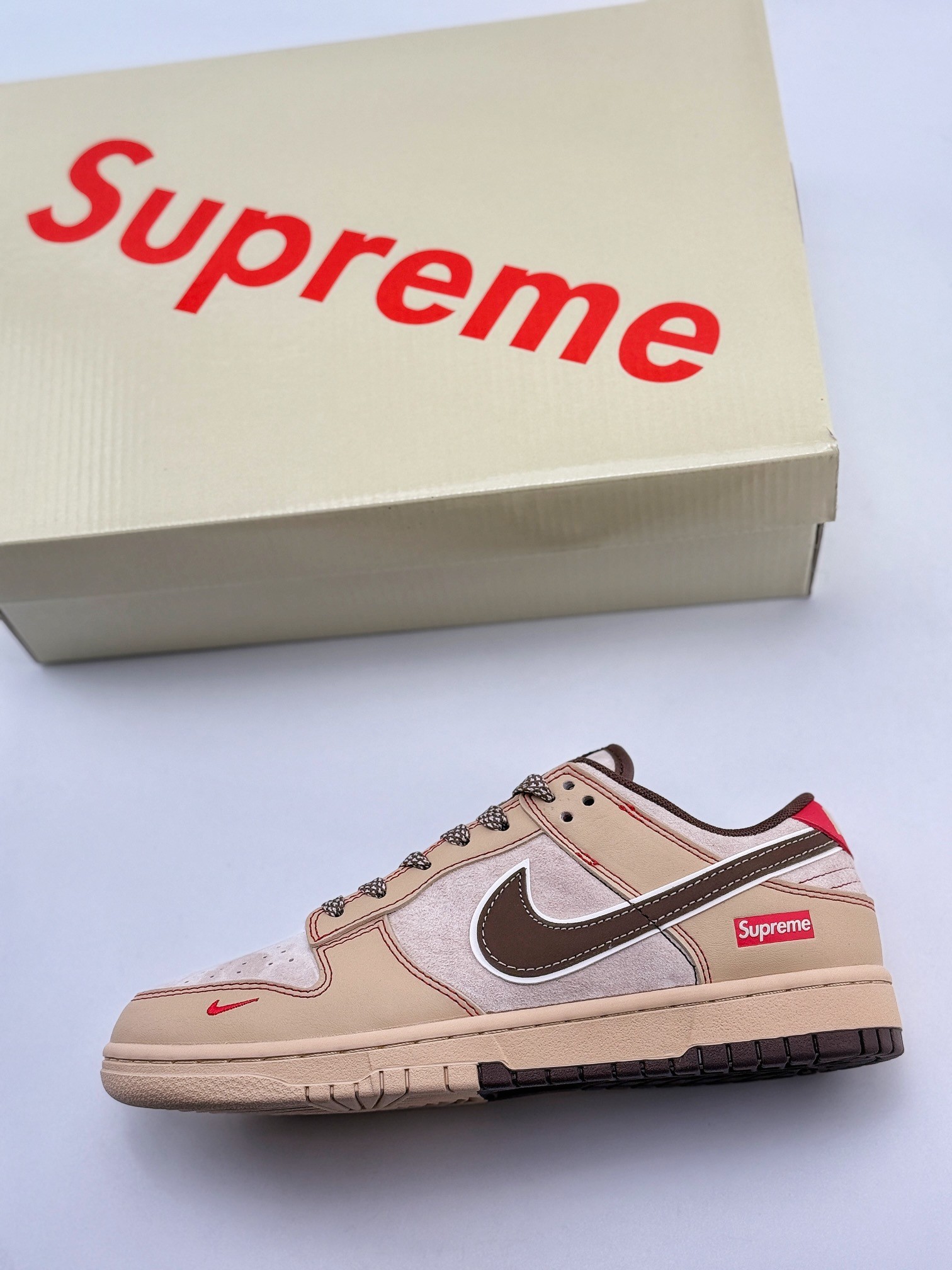 Nike SB Dunk Low x Supreme