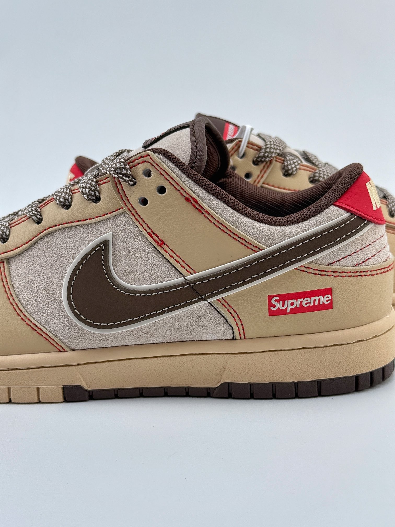 Nike SB Dunk Low x Supreme