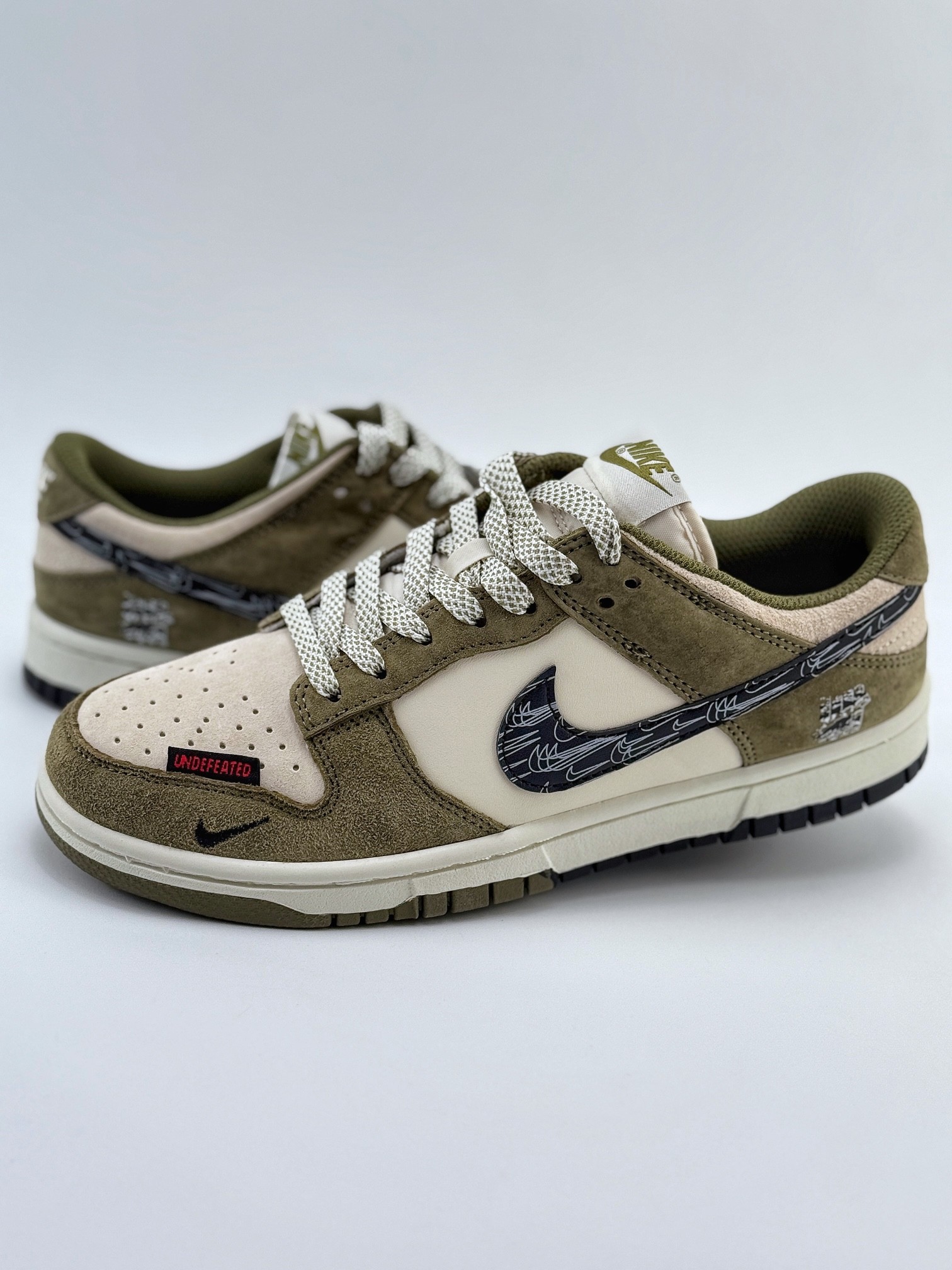 Nike SB Dunk Low x Supreme